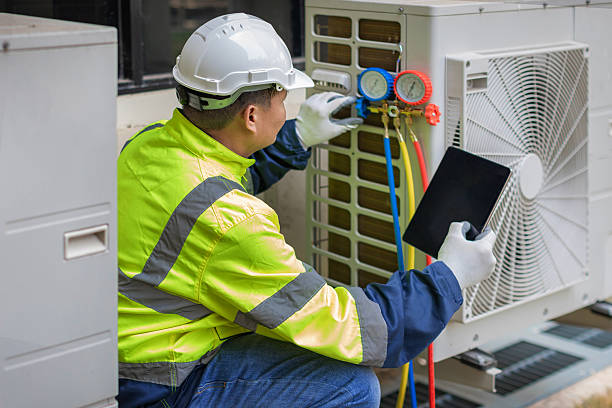 Professional Hvac technician working in Albion, IL